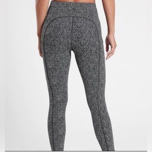 Athleta Velocity Stash Pocket Tights in Black and white static pattern